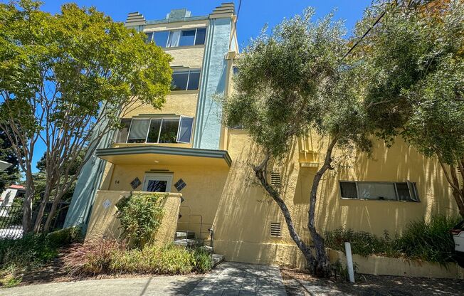 2 beds, 1 bath, $2,195, Unit 4