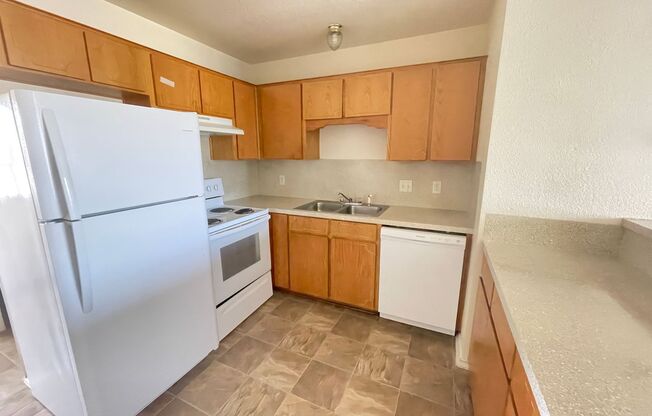 2 beds, 1.5 baths, 946 sqft, $775