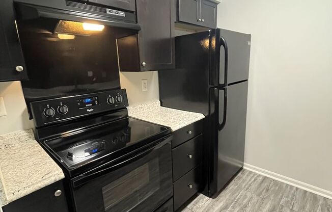 1 bed, 1 bath, 646 sqft, $930, Unit 370k