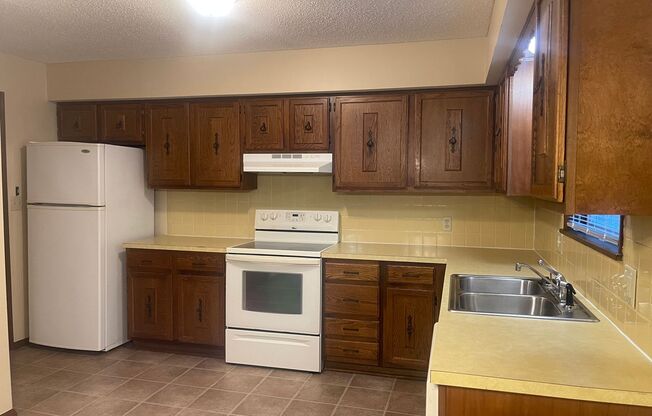 3 beds, 2 baths, $1,250