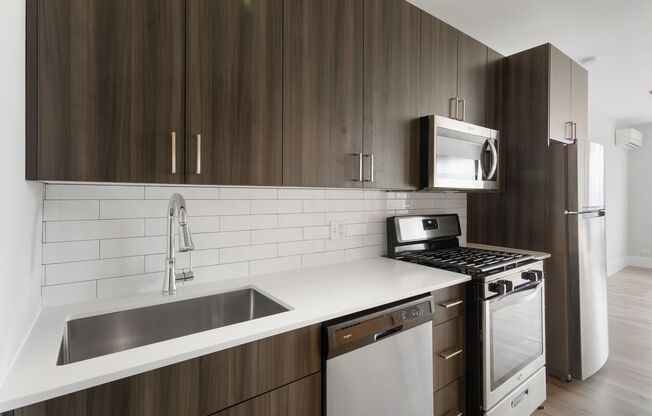 Studio, 1 bath, 360 sqft, $1,650, Unit 304