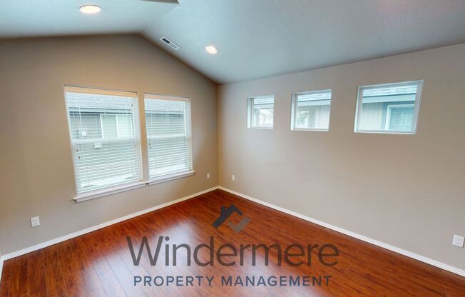 3 beds, 2 baths, 1,064 sqft, $1,695, Unit chin240-1