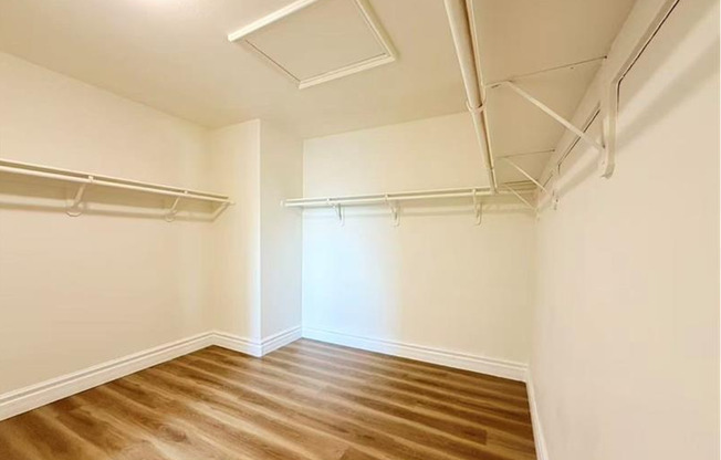 4 beds, 3 baths, $2,400