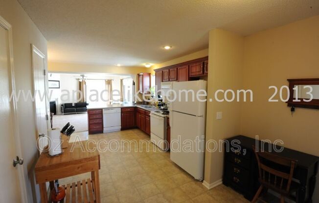 2216 SW RAMBLING VINE RD