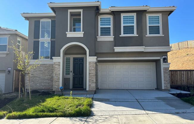 Beautiful Newer 5 Bedroom, 4 Bath in the hills of Pittsburg