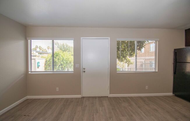 2 beds, 1 bath, $1,975, Unit 4960-01