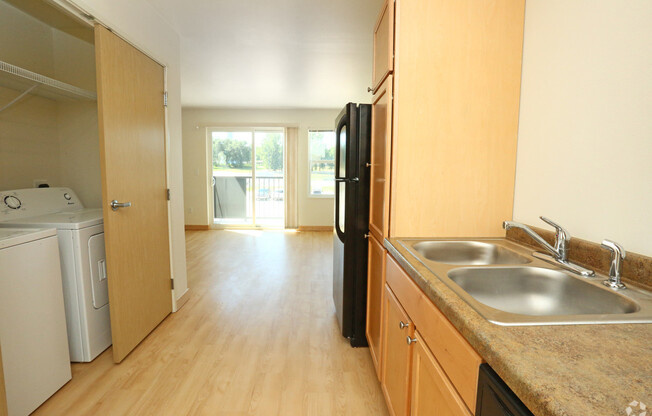 Studio, 1 bath, 450 sqft, $945, Unit 101