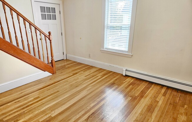 3 beds, 2 baths, 1,300 sqft, $3,250, Unit 2