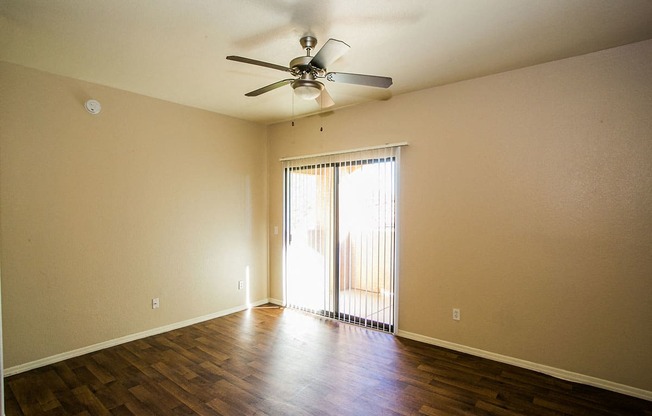 Spacious Living Room with Ceiling Fan at Best Apartments in Phoenix