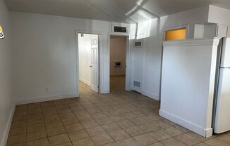 2 beds, 1 bath, 830 sqft, $1,275, Unit 11