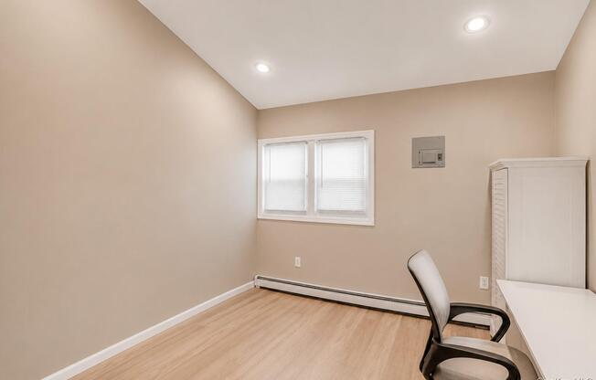 2 beds, 1 bath, 450 sqft, $2,800