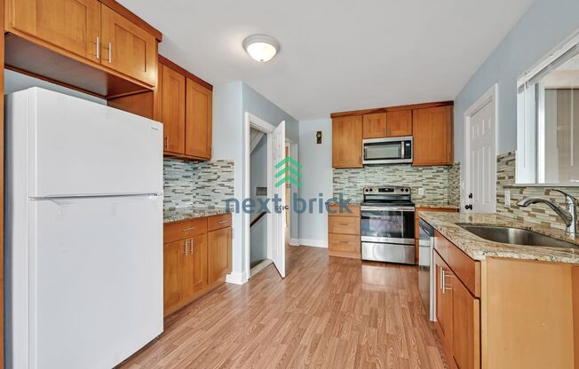 4 BEDS & 2 BATH DUPLEX FOR RENT