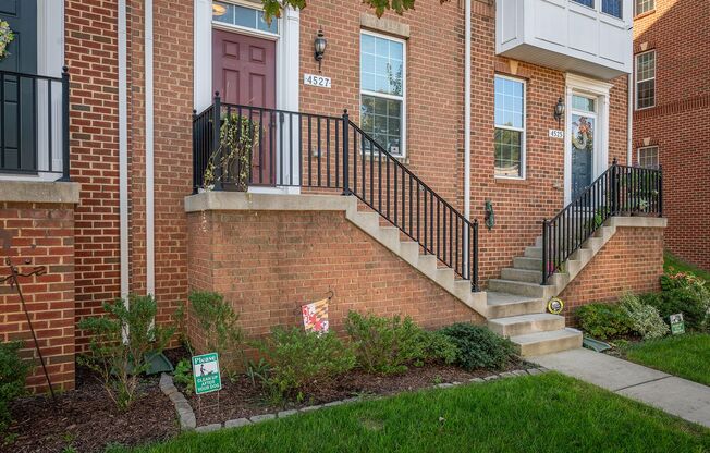 Luxury 3-Bed, 4-Bath Townhouse with Modern Amenities