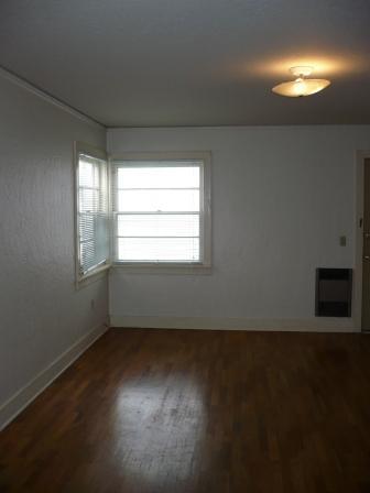 1940's Style~ Close-in, Downtown Location