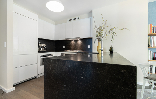 1 bed, 1 bath, 730 sqft, $5,850, Unit 6G