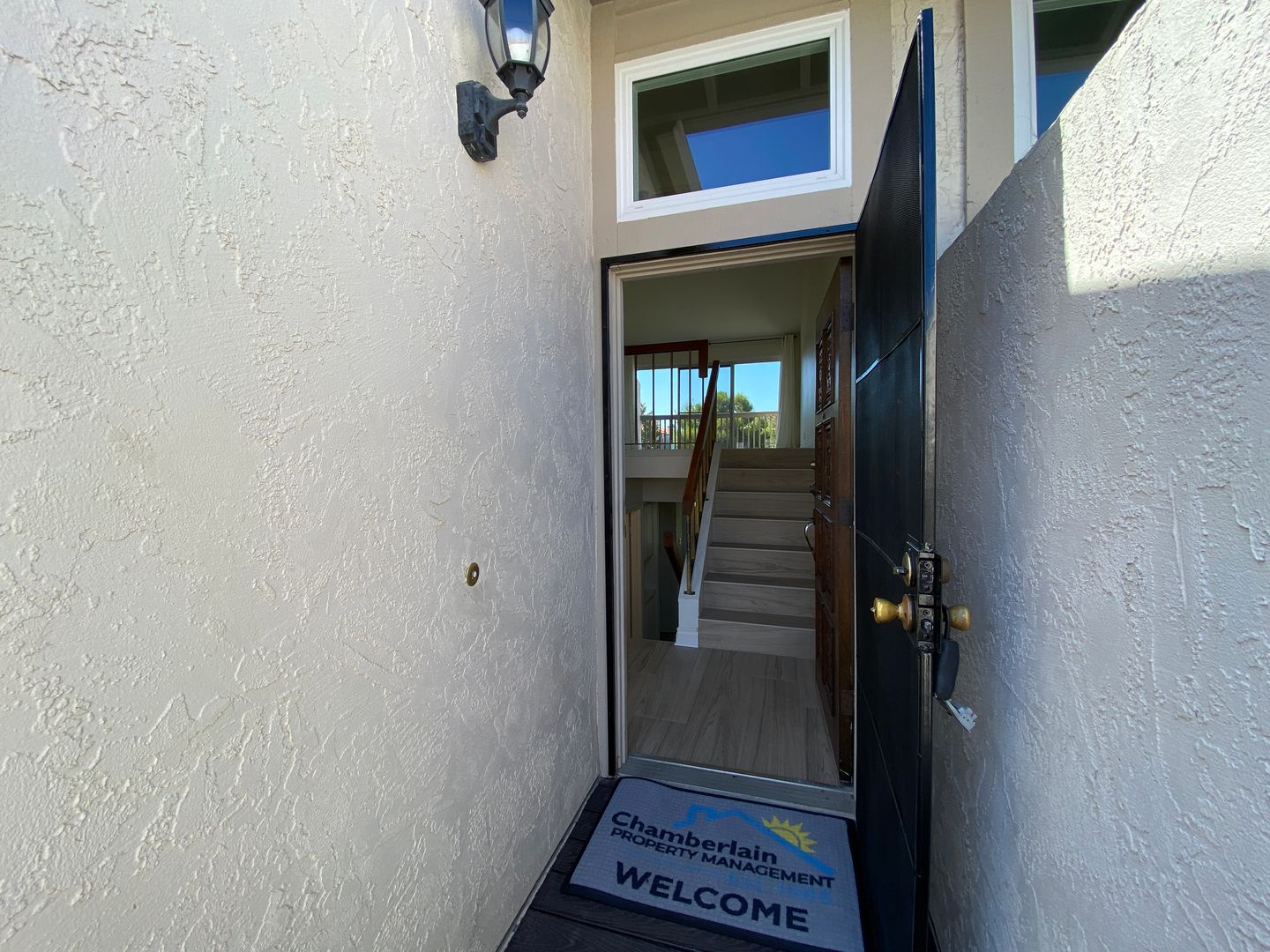 3 BR Condo in Carlsbad! Close to Walking Trails, Shopping, and Dining!!