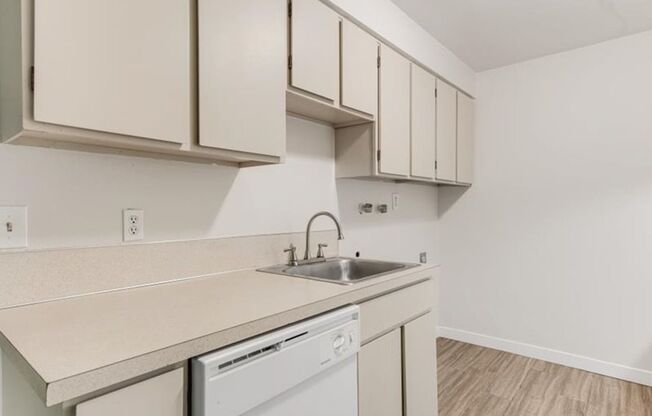 2 beds, 1 bath, 950 sqft, $1,750, Unit 37