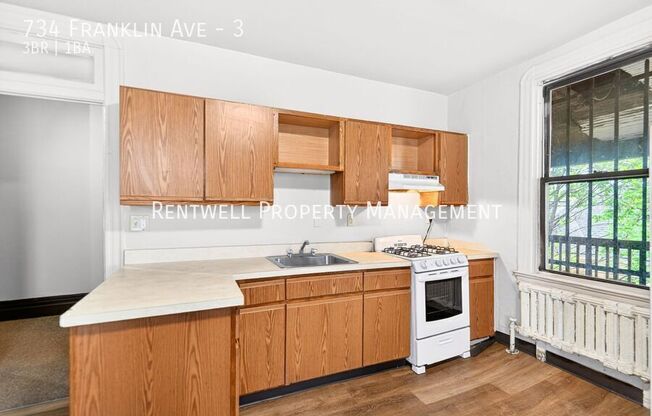 734 FRANKLIN AVE