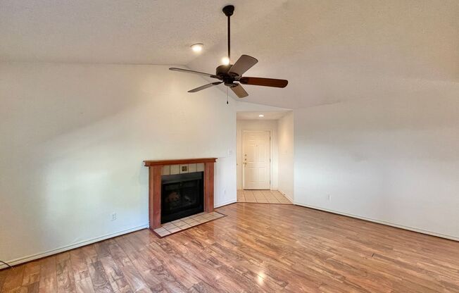 2 beds, 1 bath, $1,300