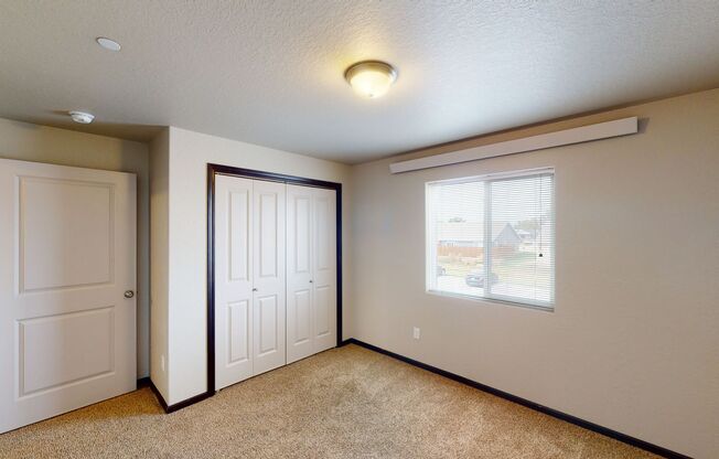 3 beds, 2 baths, 1,140 sqft, $1,515, Unit 3240-103