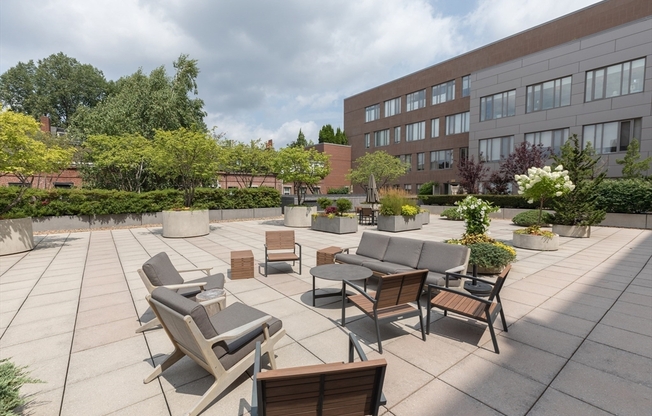 1 bed, 1 bath, 829 sqft, $4,300, Unit 210