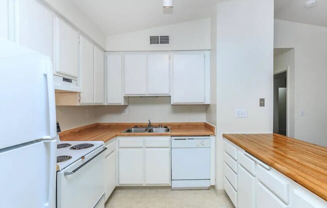 2 beds, 1 bath, 984 sqft, $1,675, Unit 135
