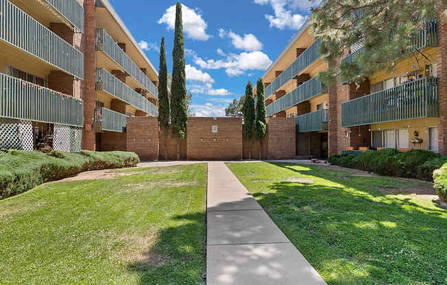 sunny courtyard area at apartment in Albuquerque