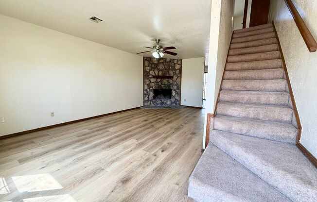 2 beds, 1.5 baths, $895, Unit # 30