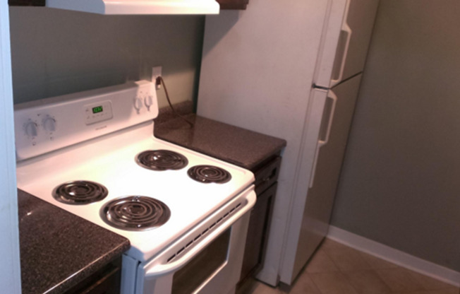 2 beds, 2 baths, $1,200, Unit Apartment F