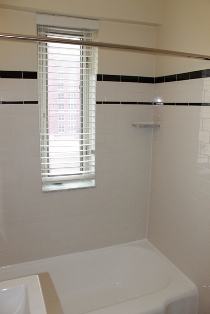 1 bed, 1 bath, 700 sqft, $2,500, Unit 600