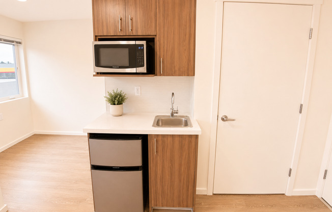 Studio, 1 bath, 175 sqft, $999, Unit 215