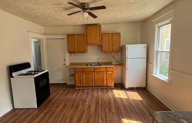 2 bed 1 bath located right off Brady St