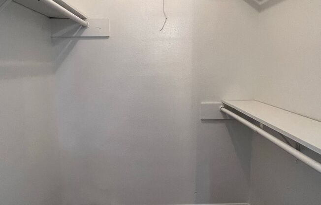 2 beds, 1 bath, 859 sqft, $1,050, Unit 01-003