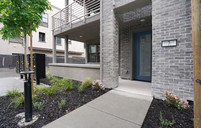 New Construction End Unit Luxury Townhome in Central Sunnyvale Location!