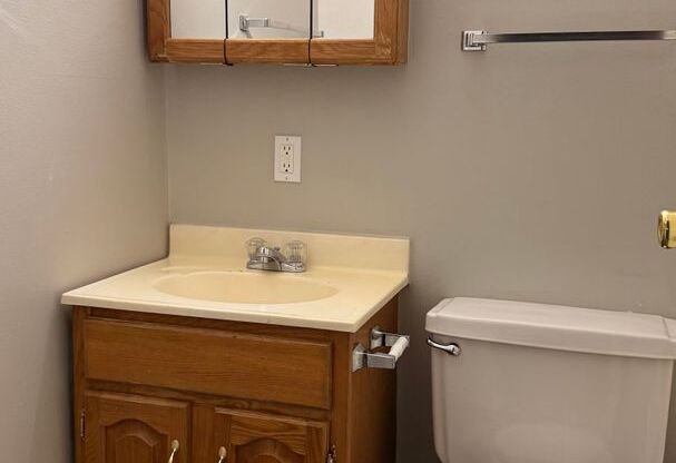 3 beds, 2 baths, $1,025