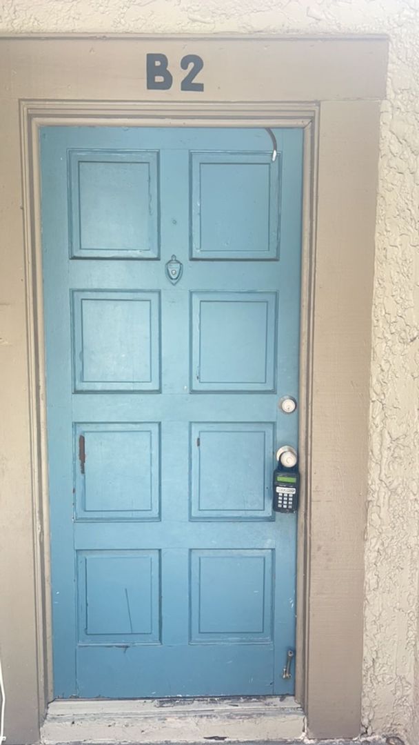 2 Bedroom, 2 bathroom condo For Rent in Town N Country!