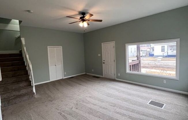 2 beds, 1 bath, $1,300