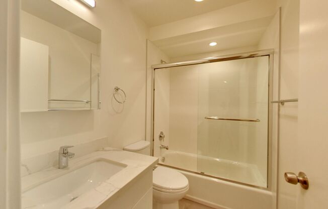 1 bed, 1 bath, $2,495, Unit B