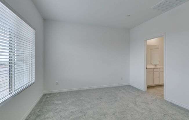 3 beds, 3 baths, $2,750, Unit UNIT 1140