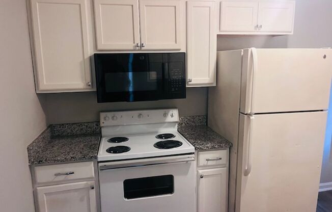 2 beds, 1 bath, 625 sqft, $955, Unit 2634  Apt 4