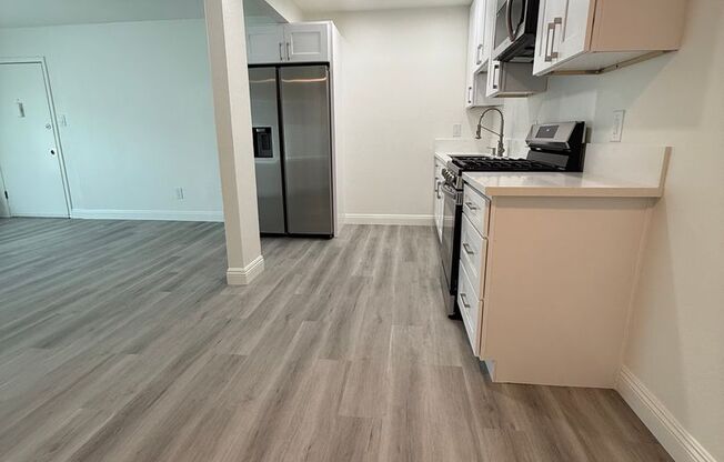 2 beds, 1 bath, 850 sqft, $2,325, Unit 9185-10