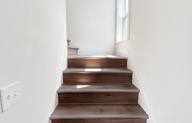 Newly Renovated 2-Bedroom Duplex
