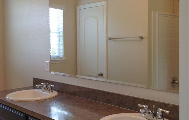 3 beds, 2.5 baths, $2,100, Unit OSCEOLA COUNTY