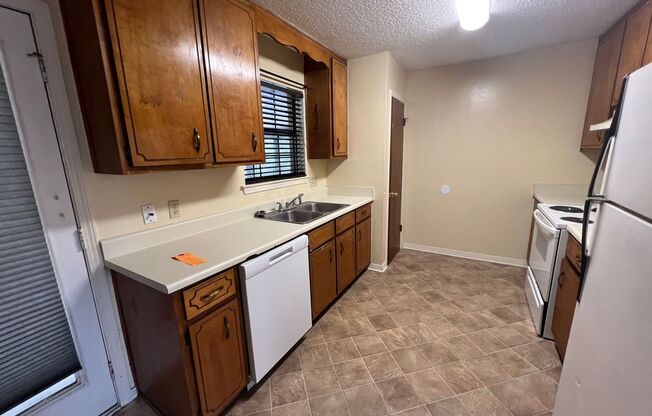 3 beds, 2 baths, $1,500