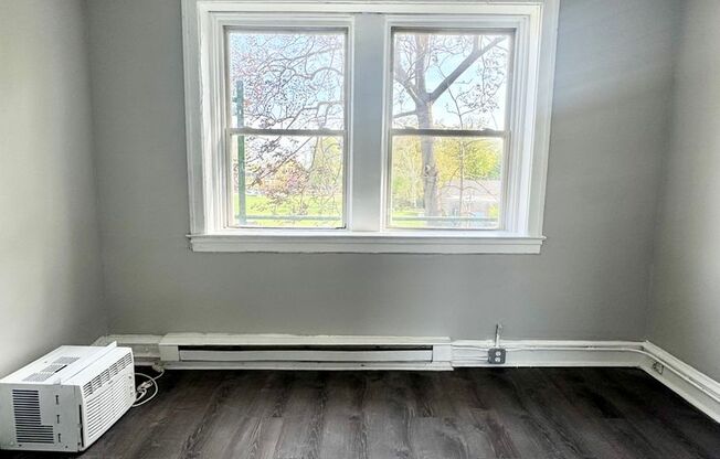 2 beds, 1 bath, $1,195, Unit F-31