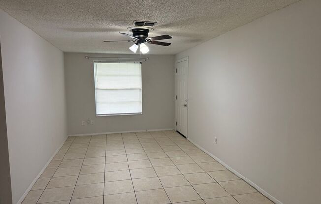 Nice 2/1 locted in Orange Park