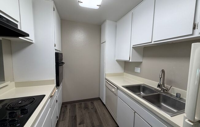 2 beds, 1 bath, 980 sqft, $2,500, Unit 014