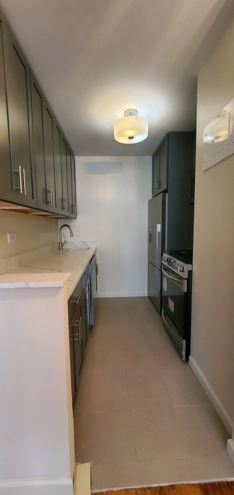 1 bed, 1 bath, 675 sqft, $4,500, Unit 32H