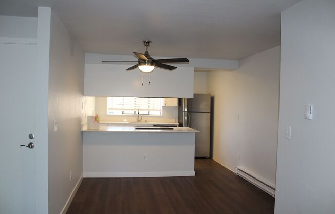 2 beds, 1.5 baths, 920 sqft, $2,075, Unit N203