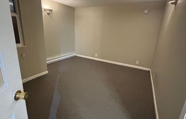 1 bed, 1 bath, 600 sqft, $1,595, Unit F